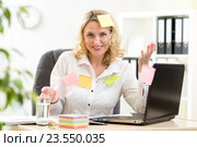 businesswoman overwhelmed with sticky reminder notes. Стоковое фото, фотограф Оксана Кузьмина / Фотобанк Лори
