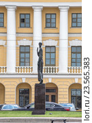Памятник поэтессе Анне Ахматовой на Воскресенской набережной, Санкт-Петербург (2016 год). Редакционное фото, фотограф Галина Ермолаева / Фотобанк Лори