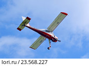 Лёгкий учебно-спортивный самолёт-буксировщик планеров PZL 104 Wilga (бортовой номер RA-1481G) в небе (2016 год). Редакционное фото, фотограф Александр Замараев / Фотобанк Лори