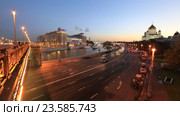 Вечерняя Москва. Вид с Большого Каменного моста на Пречистенскую набережную, храм Христа Спасителя и «Дом на набережной», (2016 год). Редакционное видео, видеограф Яна Королёва / Фотобанк Лори