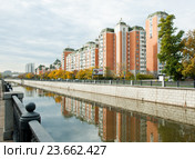 Рубцовская набережная в осенний день. Москва (2016 год). Редакционное фото, фотограф E. O. / Фотобанк Лори