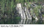 Карьер Тальков Камень / Talc Stone - lake in old mining quarry and local landmark in Ural. Стоковое видео, видеограф Сергей Пристяжнюк (Serg Zastavkin) / Фотобанк Лори
