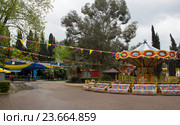 Карусели в парке "Ривьера", Сочи (2016 год). Редакционное фото, фотограф Юлия Ухина / Фотобанк Лори