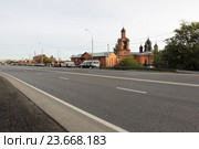 Покровский храм и Новорязанское шоссе, село Боршева в день Великого освящения (2016 год). Редакционное фото, фотограф Дмитрий Неумоин / Фотобанк Лори