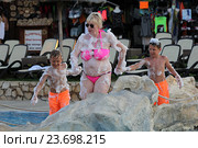 Пенная вечеринка на пляже Star Beach. Крит. Греция (2016 год). Редакционное фото, фотограф Алексей Сварцов / Фотобанк Лори