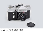 Фотоаппарат Зенит с объективом Индустар 50-2 3,5/5,6 (2016 год). Редакционное фото, фотограф Максим Мицун / Фотобанк Лори