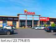 Торговый центр "Фама" (Fama Keskus). Нарва. Эстония (2016 год). Редакционное фото, фотограф Румянцева Наталия / Фотобанк Лори