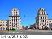 Здания-башни на Привокзальной площади в Минске, Беларусь (2016 год). Редакционное фото, фотограф Владимир Сорокин / Фотобанк Лори