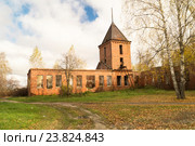 Старое разрушенное здание. Поселок городского типа Мстёра, Россия (2016 год). Стоковое фото, фотограф Сергей Овчинников / Фотобанк Лори