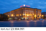 Пятизвездочный отель Волгоград. Вечер (2016 год). Редакционное фото, фотограф Андрей Ижаковский / Фотобанк Лори