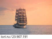 Старинное парусное судно в море. Стоковое фото, фотограф Алексей Стрелюк / Фотобанк Лори