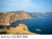 Вид на окрестности Балаклавы: море, горы, крепость, катера, ялики (2016 год). Стоковое фото, фотограф Андрей Вежновец / Фотобанк Лори