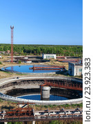Round settlers for sewage treatment are on an industrial sewage treatment plant. Стоковое фото, фотограф Кекяляйнен Андрей / Фотобанк Лори