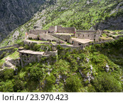 Руины крепости Святого Джона (St. John or San Giovanni) на холме. Город Котор, Черногория (2016 год). Стоковое фото, фотограф Кекяляйнен Андрей / Фотобанк Лори