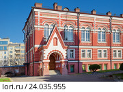 Богородице-Рождественский женский монастырь (1501-1505). Фрагмент церкви Казанской иконы Божией Матери. Москва, ул. Рождественка, 20/8с14. (2016 год). Стоковое фото, фотограф Елена Коромыслова / Фотобанк Лори