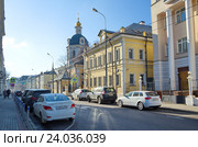 Церковь Николая Чудотворца в Звонарях. Москва, ул. Рождественка, 15/8 (2016 год). Редакционное фото, фотограф Елена Коромыслова / Фотобанк Лори