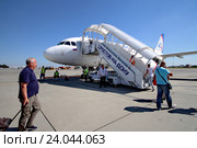 Аэропорт Ростова-на-Дону. Посадка в самолёт (2016 год). Редакционное фото, фотограф A Челмодеев / Фотобанк Лори