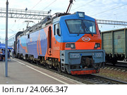 Двухсистемный скоростной шестиосный пассажирский электровоз ЭП20-001 в первоначальной окраске (2016 год). Редакционное фото, фотограф Александр Замараев / Фотобанк Лори