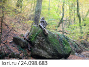 Русалка на камне рядом с водопадом Джур-Джур. Крым (2016 год). Стоковое фото, фотограф Яна Королёва / Фотобанк Лори