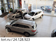 Автосалон легковых автомобилей «Хёндэ» (Hyundai) (2016 год). Редакционное фото, фотограф Дмитрий Неумоин / Фотобанк Лори