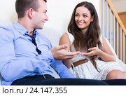 husband and wife joking about something at home. Стоковое фото, фотограф Яков Филимонов / Фотобанк Лори