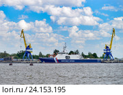 Пограничный сторожевой корабль «ПОЛЯРНАЯ ЗВЕЗДА» у причальной стенки АО "Кронштадтский морской завод" (2016 год). Редакционное фото, фотограф Геннадий Соловьев / Фотобанк Лори