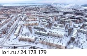 Промышленный город Сегежа, центральная часть и целлюлозно бумажный комбинат вдалеке. Карелия (2016 год). Стоковое видео, видеограф Кекяляйнен Андрей / Фотобанк Лори