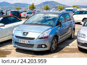 Peugeot 5008 (2014 год). Редакционное фото, фотограф Art Konovalov / Фотобанк Лори