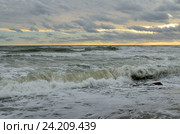Россия, Краснодарский край, Джубга. Море на закате в ветренную погоду. Стоковое фото, фотограф Овчинникова Ирина / Фотобанк Лори