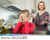 offended woman and child. Стоковое фото, фотограф Яков Филимонов / Фотобанк Лори
