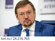 Заместитель министра культуры России Александр Журавский во время пресс-конференции в ТАССе (2016 год). Редакционное фото, фотограф Николай Винокуров / Фотобанк Лори