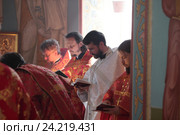 Литургия в Никольском храме села Бужаниново (2016 год). Редакционное фото, фотограф Дмитрий Неумоин / Фотобанк Лори