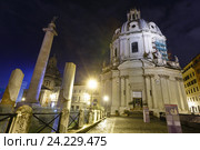 Trajan column and church, Rome. (2015 год). Редакционное фото, фотограф Юрий Брыкайло / Фотобанк Лори