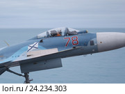 Лётчик ВМФ России в кабине взлетающего палубного истребителя Су-33 с тяжёлого авианесущего крейсера "Адмирал флота Советского Союза Кузнецов" (2016 год). Редакционное фото, фотограф Михеев Алексей / Фотобанк Лори