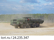 Транспортно-заряжающая машина РСЗО 9К58 "Смерч" (реактивная система залпового огня) на Международном военно-техническом форуме "Армия-2016". Московская область, полигон "Алабино" Редакционное фото, фотограф Игорь Долгов / Фотобанк Лори