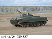 БМП-3 - российская гусеничная боевая машина пехоты на Международном военно-техническом форуме "Армия-2016". Московская область, полигон "Алабино" Редакционное фото, фотограф Игорь Долгов / Фотобанк Лори
