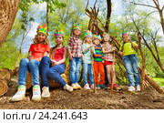 Happy kids in Injun's costumes playing at the park. Стоковое фото, фотограф Сергей Новиков / Фотобанк Лори