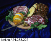 Натюрморт с копченым мясом. Стоковое фото, фотограф Ирина Приходько / Фотобанк Лори