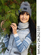 Beautiful young woman in winter forest. Стоковое фото, фотограф ElenArt / Фотобанк Лори