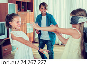 Children playing in Kagome at home. Стоковое фото, фотограф Яков Филимонов / Фотобанк Лори