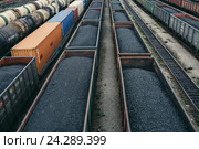 Уголь в  грузовых,железнодорожных вагонах (2016 год). Редакционное фото, фотограф Михаил Трибой / Фотобанк Лори