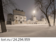Кирилло-Афанасьевский мужской монастырь в Ярославле. Зима, после вечернего снегопада (2016 год). Стоковое фото, фотограф Илья Бесхлебный / Фотобанк Лори