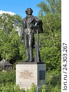 Памятник Феликсу Мендельсону в Дюссельдорфе, Германия (2012 год). Редакционное фото, фотограф Михаил Марковский / Фотобанк Лори