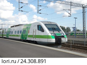 Головной вагон скоростного электропоезда Sm3 «Pendolino»у перрона станции Коувола. Финляндия (2016 год). Редакционное фото, фотограф Виктор Карасев / Фотобанк Лори