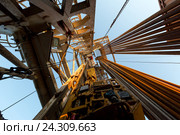 Нефтяная вышка. Стоковое фото, фотограф Зайцев Алексей / Фотобанк Лори