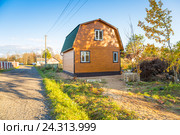 Новый дачный дом, построенный на раскорчеванном участке. Стоковое фото, фотограф Сергей Дубров / Фотобанк Лори