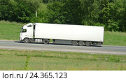 Truck driving on a road, 4k (2016 год). Редакционное видео, видеограф Михаил Коханчиков / Фотобанк Лори