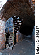 Старинная винтовая лестница, fort 11 Denhoff, Калининград (2016 год). Редакционное фото, фотограф Анна Костенко / Фотобанк Лори