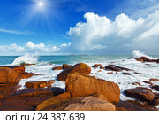 Ploumanach coast sunshiny view (Brittany, France) Стоковое фото, фотограф Юрий Брыкайло / Фотобанк Лори