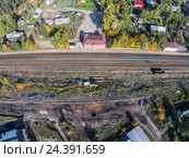 Над вокзалом и железной дорогой в поселке Максатиха (2014 год). Стоковое фото, фотограф Илья Якунин / Фотобанк Лори